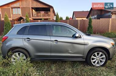 Внедорожник / Кроссовер Mitsubishi Outlander 2015 в 