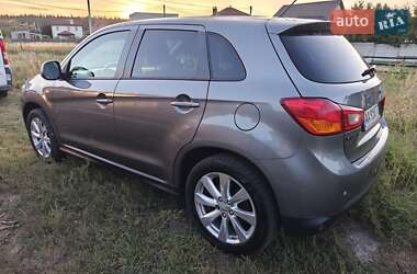 Внедорожник / Кроссовер Mitsubishi Outlander 2015 в 