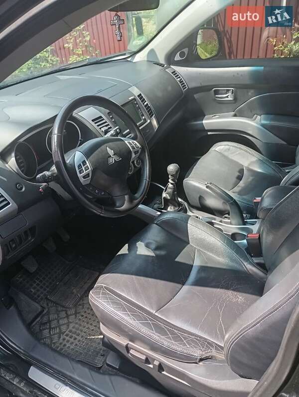 Внедорожник / Кроссовер Mitsubishi Outlander 2009 в Сторожинце