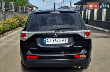 Внедорожник / Кроссовер Mitsubishi Outlander 2013 в 