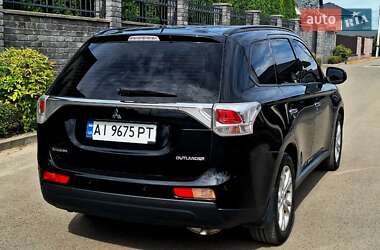 Внедорожник / Кроссовер Mitsubishi Outlander 2013 в 