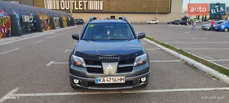Внедорожник / Кроссовер Mitsubishi Outlander 2003 в 