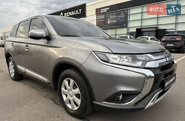 Внедорожник / Кроссовер Mitsubishi Outlander 2021 в 