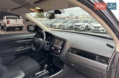 Внедорожник / Кроссовер Mitsubishi Outlander 2021 в 