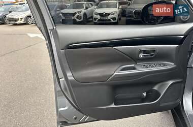 Внедорожник / Кроссовер Mitsubishi Outlander 2021 в 