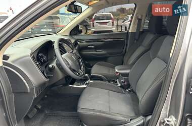Внедорожник / Кроссовер Mitsubishi Outlander 2021 в 