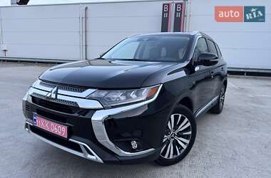 Внедорожник / Кроссовер Mitsubishi Outlander 2018 в Киеве