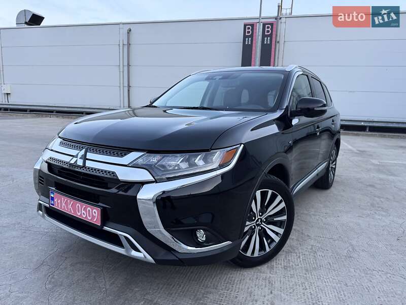 Внедорожник / Кроссовер Mitsubishi Outlander 2018 в 