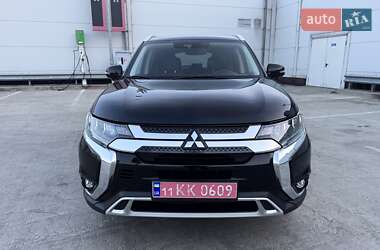 Внедорожник / Кроссовер Mitsubishi Outlander 2018 в 