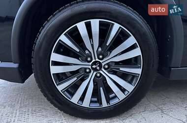 Внедорожник / Кроссовер Mitsubishi Outlander 2018 в 