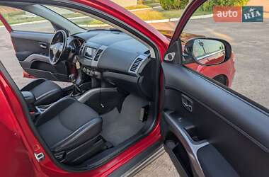 Внедорожник / Кроссовер Mitsubishi Outlander 2010 в 