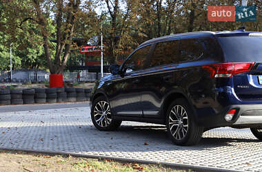 Внедорожник / Кроссовер Mitsubishi Outlander 2018 в 