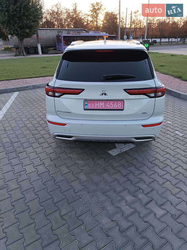 Внедорожник / Кроссовер Mitsubishi Outlander 2022 в Кременчуге