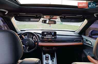 Внедорожник / Кроссовер Mitsubishi Outlander 2022 в 