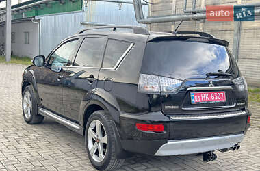 Внедорожник / Кроссовер Mitsubishi Outlander 2011 в 