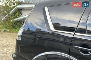 Внедорожник / Кроссовер Mitsubishi Outlander 2011 в 