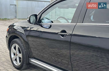 Внедорожник / Кроссовер Mitsubishi Outlander 2011 в 