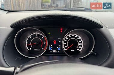 Внедорожник / Кроссовер Mitsubishi Outlander 2011 в 