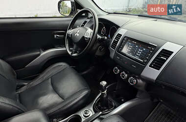 Внедорожник / Кроссовер Mitsubishi Outlander 2011 в 
