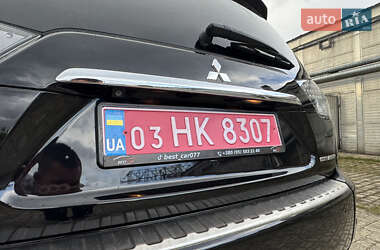 Внедорожник / Кроссовер Mitsubishi Outlander 2011 в 