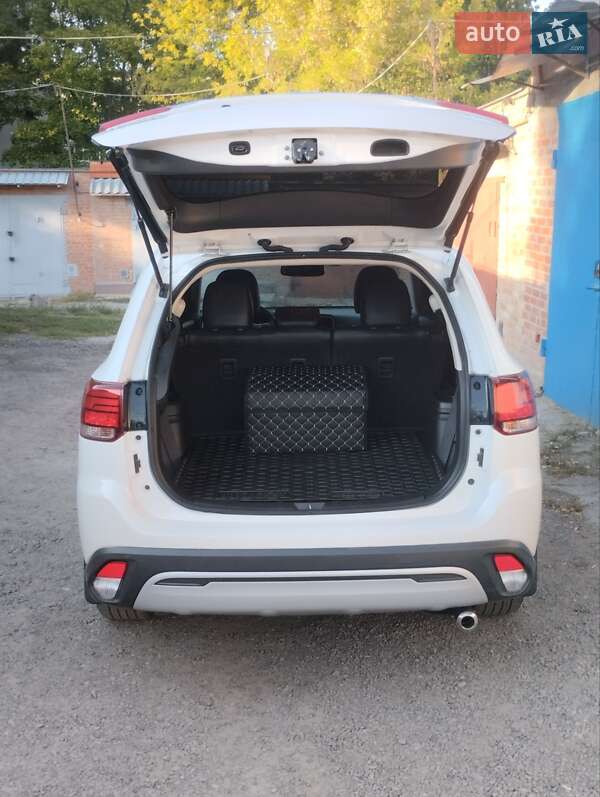 Внедорожник / Кроссовер Mitsubishi Outlander 2019 в Полтаве