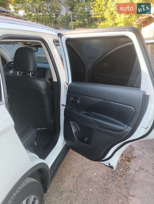 Внедорожник / Кроссовер Mitsubishi Outlander 2019 в Полтаве