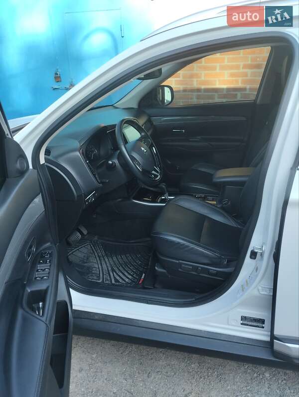 Внедорожник / Кроссовер Mitsubishi Outlander 2019 в Полтаве