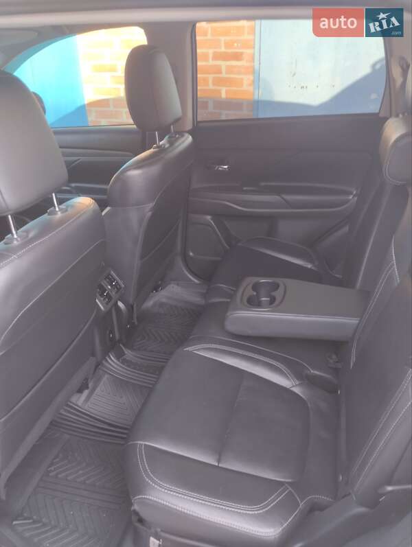 Внедорожник / Кроссовер Mitsubishi Outlander 2019 в Полтаве