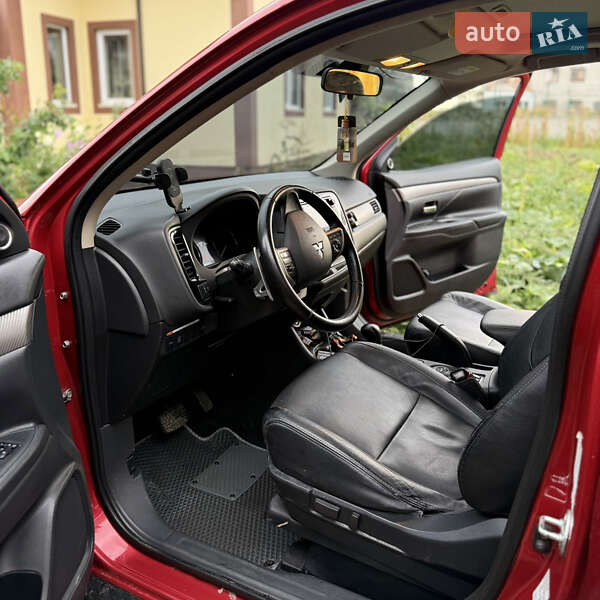 Внедорожник / Кроссовер Mitsubishi Outlander 2014 в Ровно