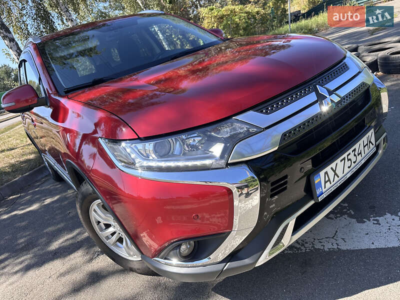 Внедорожник / Кроссовер Mitsubishi Outlander 2018 в Киеве