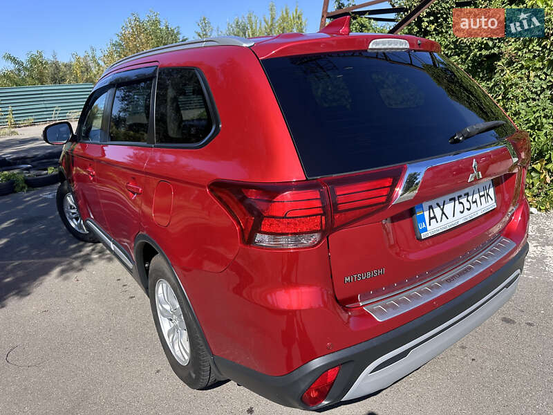 Внедорожник / Кроссовер Mitsubishi Outlander 2018 в Киеве