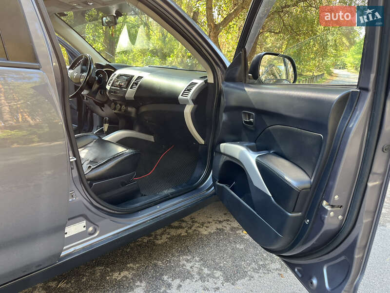 Внедорожник / Кроссовер Mitsubishi Outlander 2007 в Новомосковске
