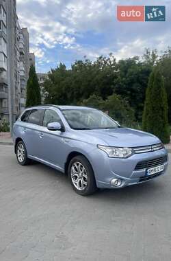 Внедорожник / Кроссовер Mitsubishi Outlander 2014 в Житомире
