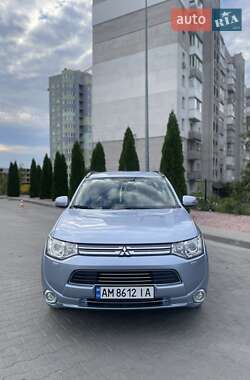 Внедорожник / Кроссовер Mitsubishi Outlander 2014 в Житомире