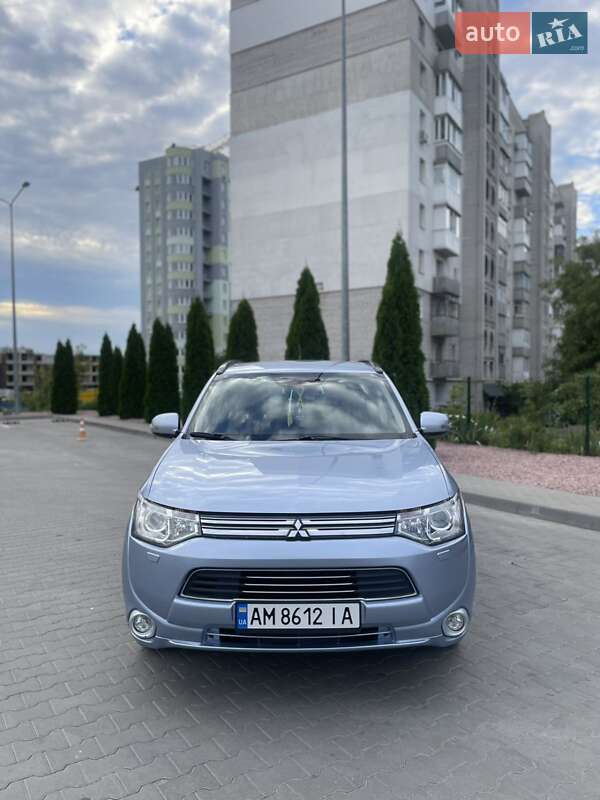 Mitsubishi Outlander 2014