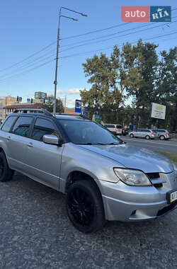 Внедорожник / Кроссовер Mitsubishi Outlander 2006 в 
