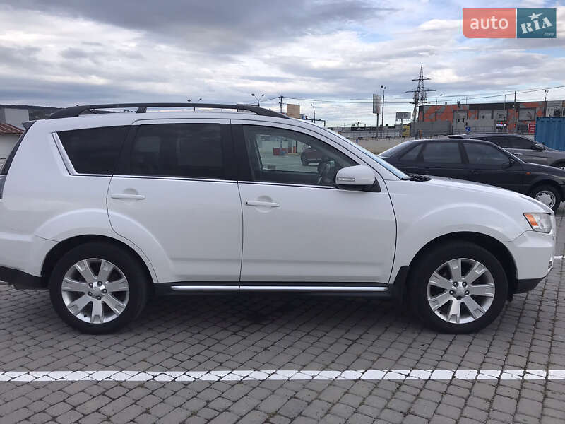 Внедорожник / Кроссовер Mitsubishi Outlander 2011 в Черновцах