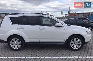 Внедорожник / Кроссовер Mitsubishi Outlander 2011 в 