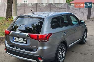 Позашляховик / Кросовер Mitsubishi Outlander 2016 в Кам'янському
