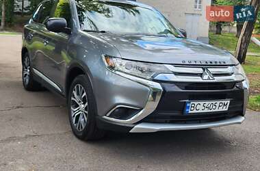 Внедорожник / Кроссовер Mitsubishi Outlander 2016 в Каменском