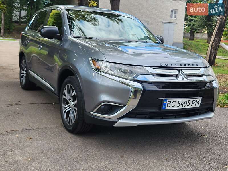Внедорожник / Кроссовер Mitsubishi Outlander 2016 в Каменском