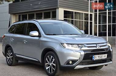 Внедорожник / Кроссовер Mitsubishi Outlander 2015 в 