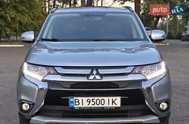 Внедорожник / Кроссовер Mitsubishi Outlander 2015 в 