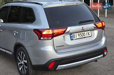 Внедорожник / Кроссовер Mitsubishi Outlander 2015 в 