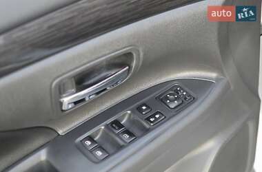 Внедорожник / Кроссовер Mitsubishi Outlander 2015 в 