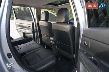 Внедорожник / Кроссовер Mitsubishi Outlander 2015 в 