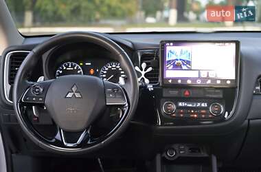 Внедорожник / Кроссовер Mitsubishi Outlander 2015 в 