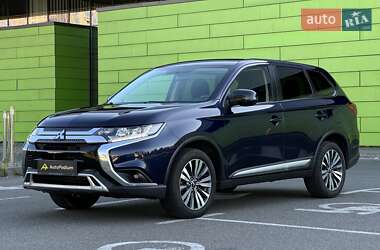 Внедорожник / Кроссовер Mitsubishi Outlander 2020 в 