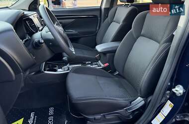 Внедорожник / Кроссовер Mitsubishi Outlander 2020 в 