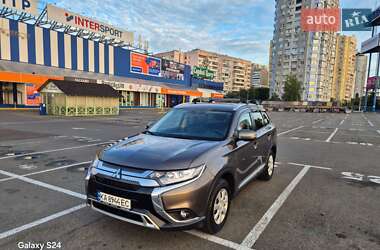 Внедорожник / Кроссовер Mitsubishi Outlander 2021 в 